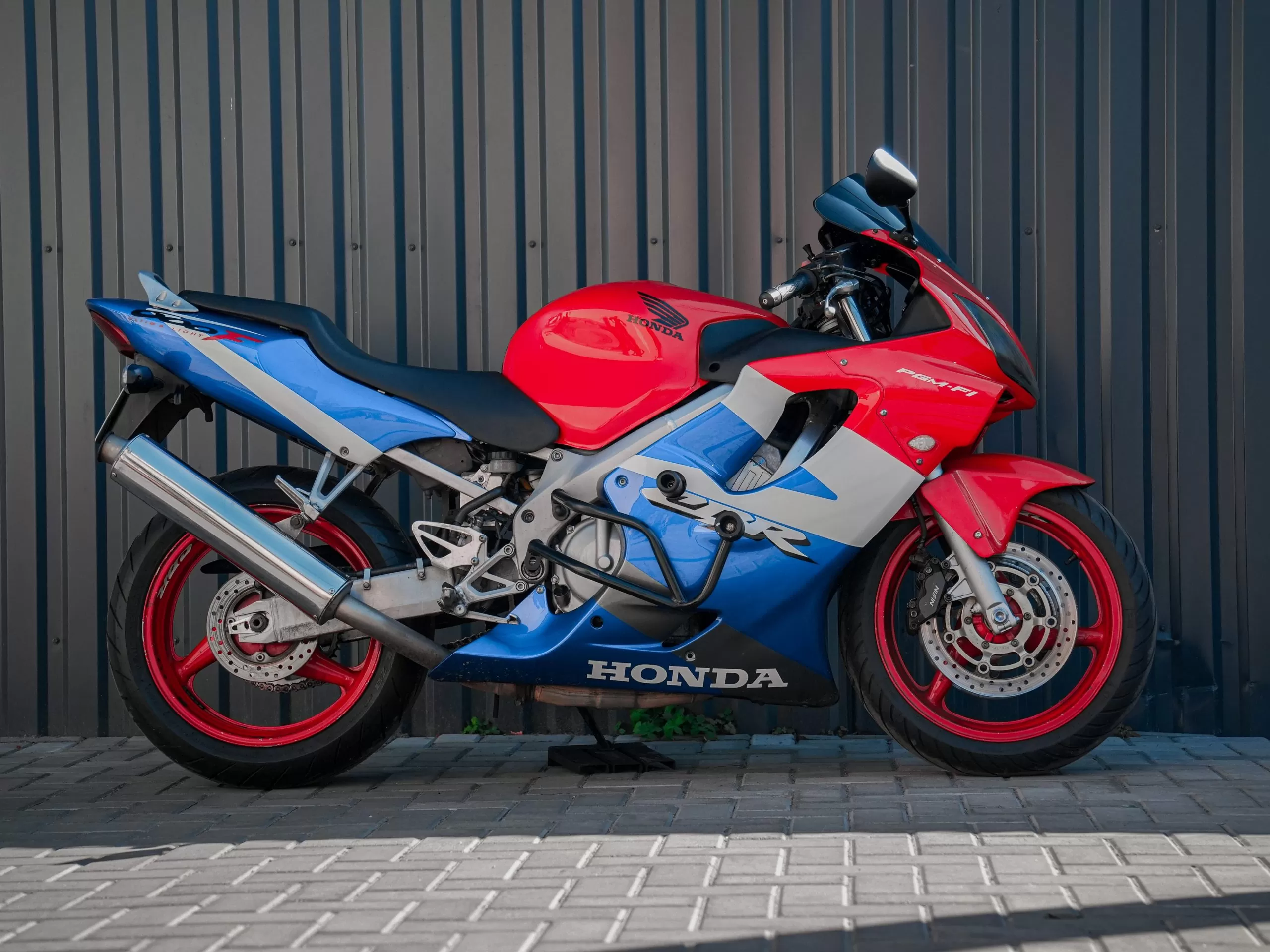 Аренда мотоцикла Honda CBR F4i