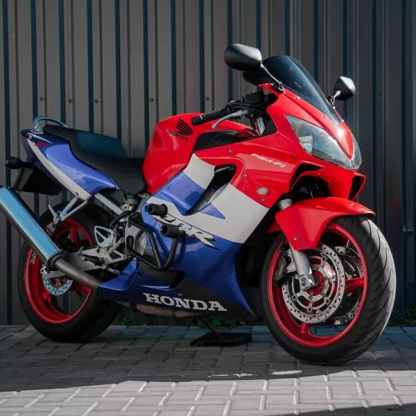 Аренда мотоцикла Honda CBR F4i