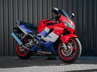 Аренда мотоцикла Honda CBR F4i