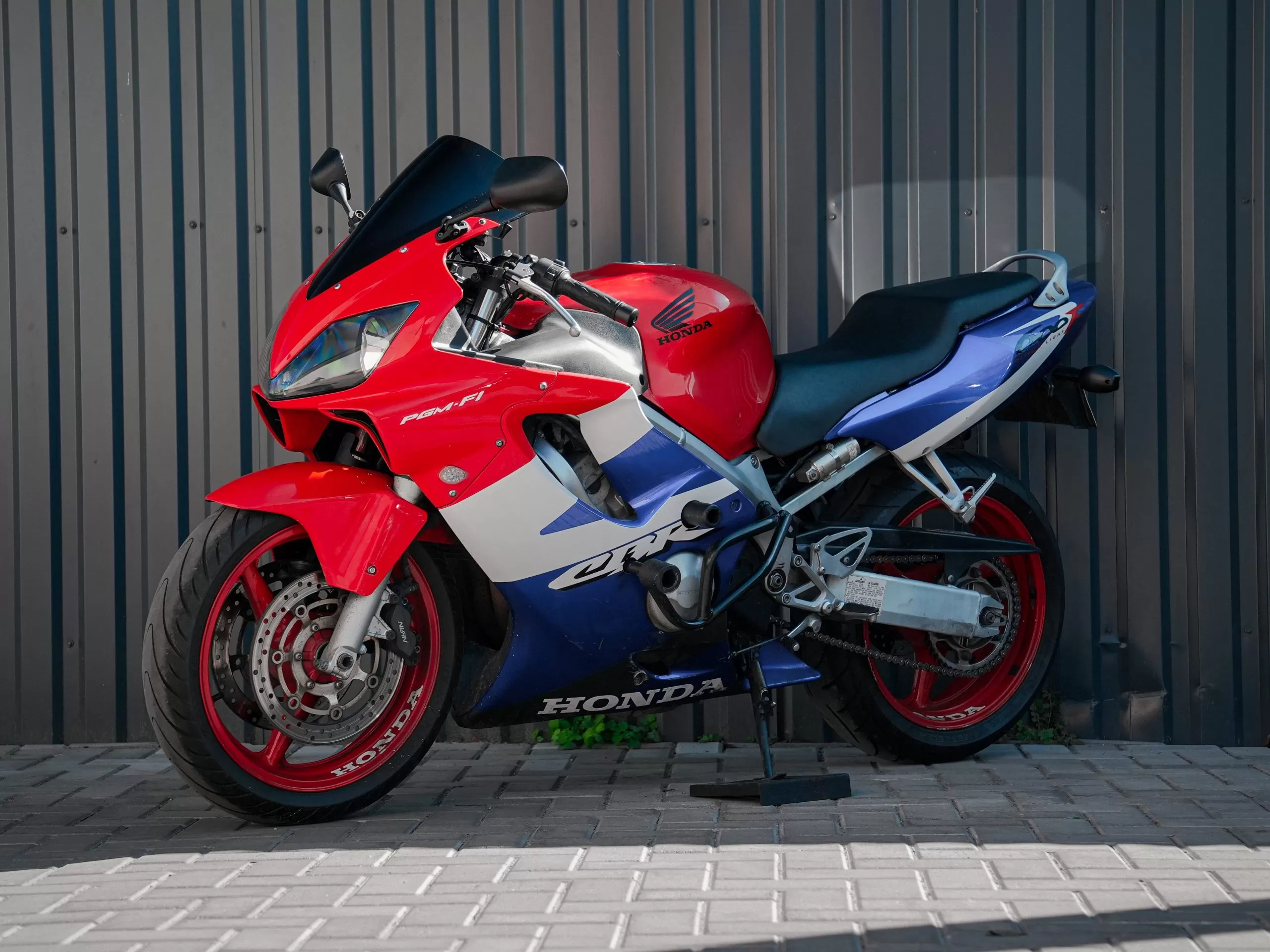 Аренда мотоцикла Honda CBR F4i